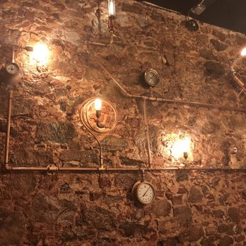 Taphus Beer House - Beer Bar Near Me - Charlotte Amalie, Virgin Islands