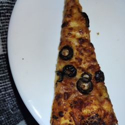Round Table Pizza - 1.5x3 slice