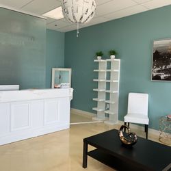 Naturally White Humble - Entrance