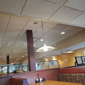Eat'n Park - Along with classical alternative rock that is the perfect volume to have casual conversation while enjoying the music. - American Near Me - Mars, Pennsylvania
