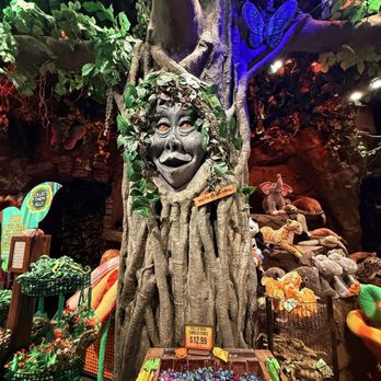 Rainforest Cafe - Tracy Tree , she talks and tells you about Mother Nature - American Near Me - Lake Buena Vista, Florida Rainforest Cafe - Tracy Tree , she talks and tells you about Mother Nature - American Near Me - Lake Buena Vista, Florida