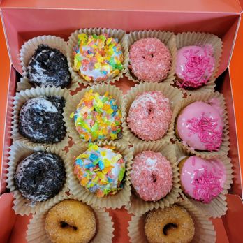 Mini Donut Factory - Donuts Near Me - Wheeling, Illinois