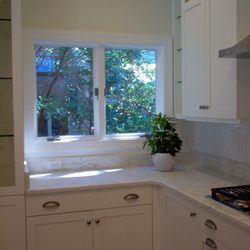 Innovative Kitchens - Sunny Corner in Bright White Kitchen