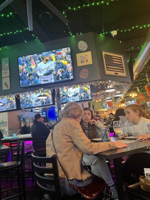 Birdies Sports Bar & Grill by null