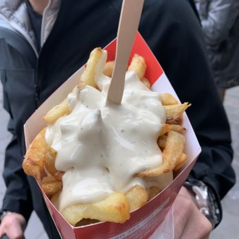 Fritland - Fries with garlic sauce - Friterie Near Me - Brussels, BRU Fritland - Fries with garlic sauce - Friterie Near Me - Brussels, BRU