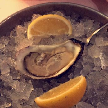 Scales & Shells - A local oyster paired with only lemon, per the recommendation of the waiter - simple yet satisfying. - Seafood Near Me - Newport, Rhode Island