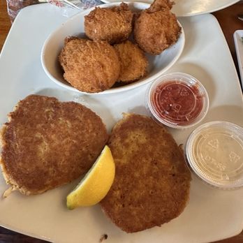Fiddlers - Crab cakes with hush puppies - Seafood Near Me - St. Simons, Georgia