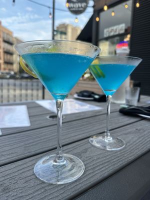 Wave Sushi & Sake by null