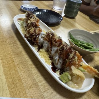 Akasaka - Tiger sushi roll - Japanese Near Me - Honolulu, Hawaii