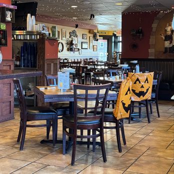 Tree Guys Pizza Pub - Inside - Bars Near Me - Itasca, Illinois Tree Guys Pizza Pub - Inside - Bars Near Me - Itasca, Illinois