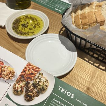Carrabba's Italian Grill - Bread with olive oil and herbs - Italian Near Me - Miami, Florida