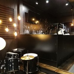 METLKID - Cashwrap and drum decor.