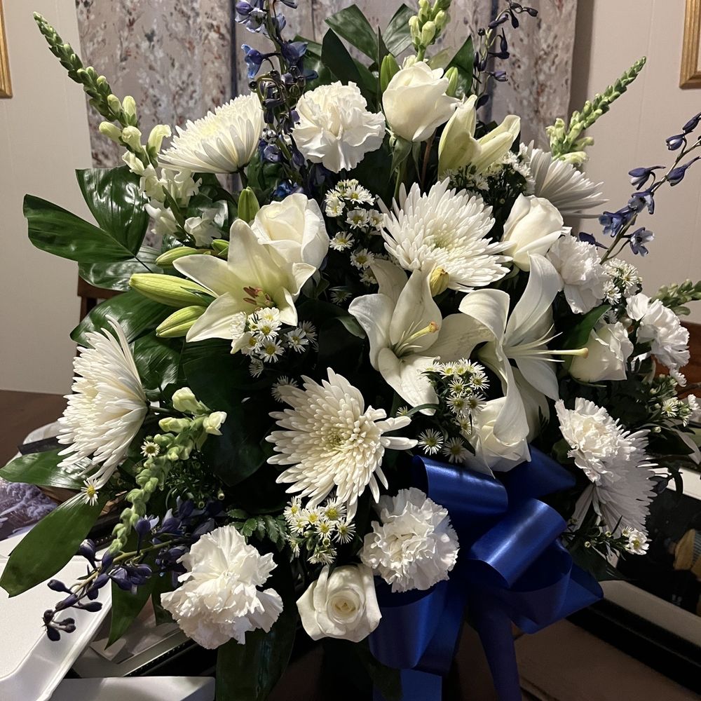 Sympathy flower arrangement Sympathy flower arrangement