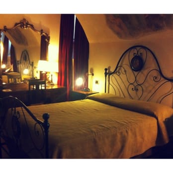 Castello della Castelluccia - Basic room. Includes a sofa bed. - Hotels Near Me - Rome, RM