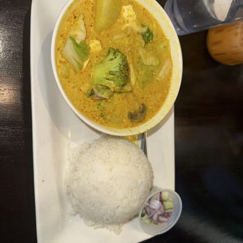 Mountain Mike's Pizza - Yellow curry - Pizza Near Me - Stockton, California