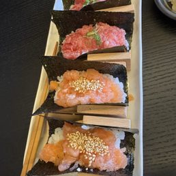 Salmon handroll Salmon handroll