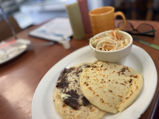 Samantha's Pupusas by null