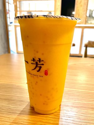Yi Fang Taiwan Fruit Tea by null