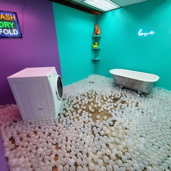 Denver Selfie Museum - Art Museums Near Me - Denver, Colorado
