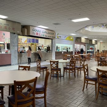 International Mall - Interior seating - Chinese Near Me - Westmont, Illinois