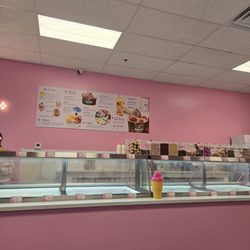 Caramelo Ice Cream & Fruit Bar - Ice cream selection