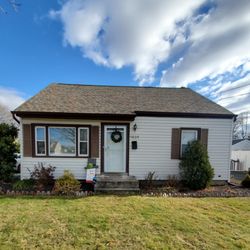 Smart Choice Contracting - My house needs alot of work but the roof is perfect! It is Owen Corning Aged Copper Shingles by Smart Choice Contracting.