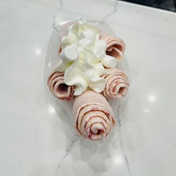 Rolly Ice Cream - Yummm strawberry cheesecake - Ice Cream & Frozen Yogurt Near Me - Miami, Florida