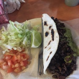 Asada taco with guacamole