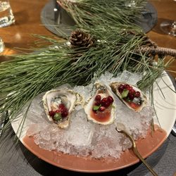 Cafe Madeleine - Oyster red pearls