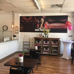 Mrs. Linda Soul Food To Go - Interior, nice and open despite the small size