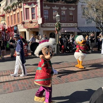 Main Street, U.S.A. - Mickey and Donald - Amusement Parks Near Me - Anaheim, California Main Street, U.S.A. - Mickey and Donald - Amusement Parks Near Me - Anaheim, California