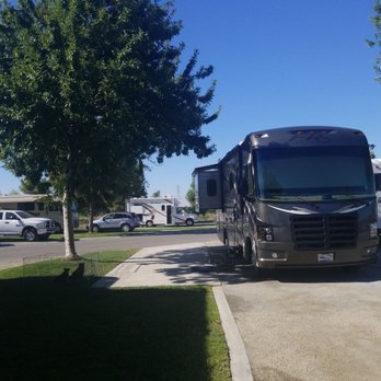 Bakersfield River Run - Nice lots, grassy. Shaded. Well kept property - RV Parks Near Me - Bakersfield, California