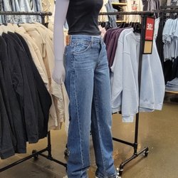 Levi’s Outlet Store - Cutie
