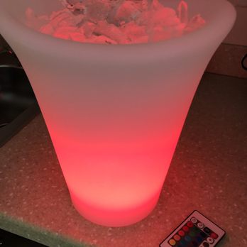 Hotel Blue - Ice bucket in room - Hotels Near Me - Lewes, Delaware