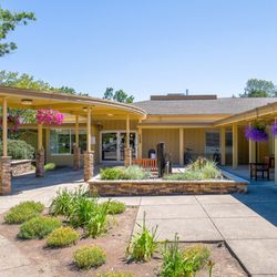Avamere Riverpark of Eugene - Courtyard