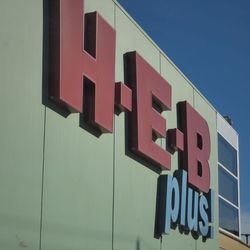 H-E-B Pharmacy - Love that I can avoid the crowds and use drive thru for my meds!
