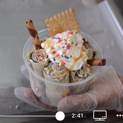 Bowls & Rolls - Rolled ice cream