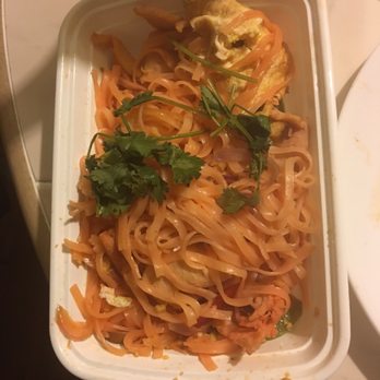 New Oishi Japan Ewing R - this is supposed to be pad thai.....instead we got a bland pink mess WTF - Sushi Bars Near Me - Ewing, New Jersey