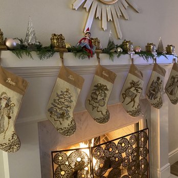Bougie Twigs & Blooms - Mantle greenery - Floral Designers Near Me