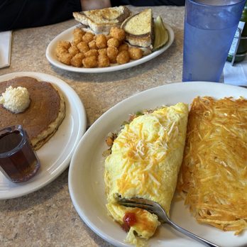 Broadway Diner - American Near Me - Spokane, Washington Broadway Diner - American Near Me - Spokane, Washington