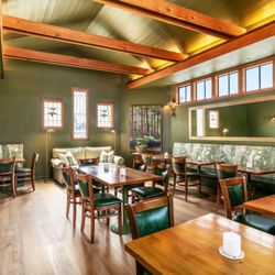 Michael's Custom Built Upholstery - Mountain Home Inn