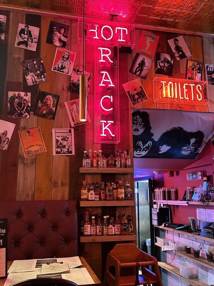Buck's Bar
