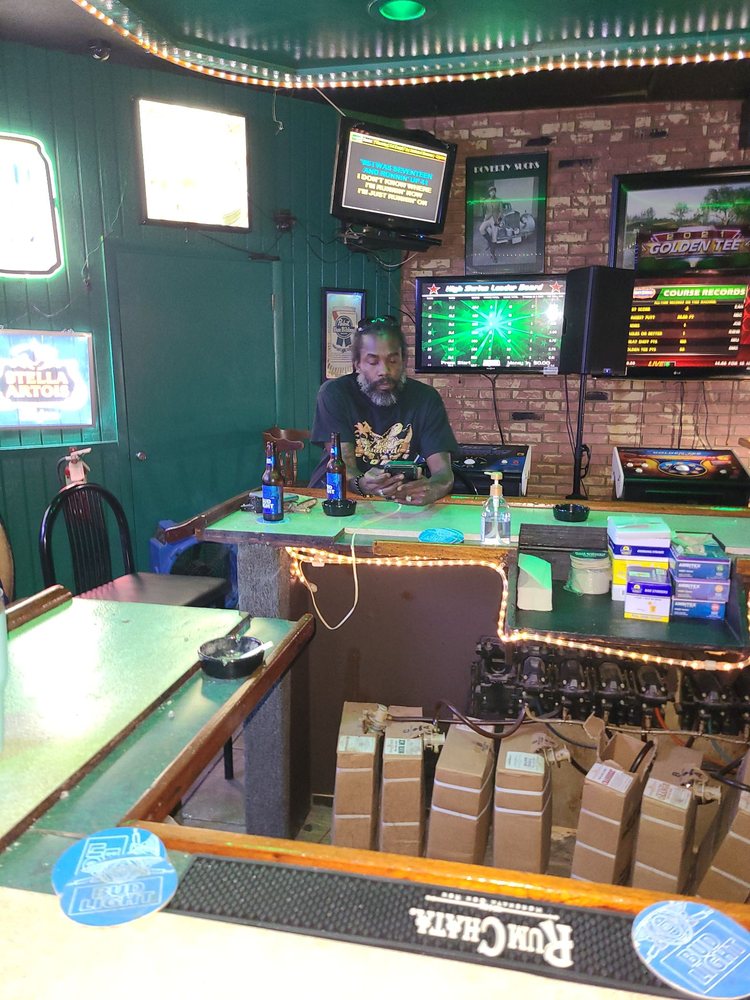 OASIS PUB TAMARAC Updated October 2024 18 Photos 3224 W