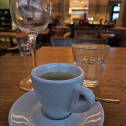 L'Orient - Finishing off dinner with un cafe
