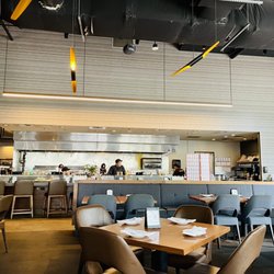 Tsunami Sushi - Dining area