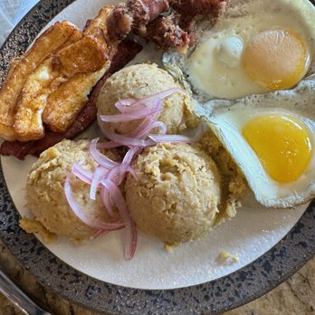 Duo Latin Bistro - Cuatro golpes - Spanish Near Me - Kissimmee, Florida
