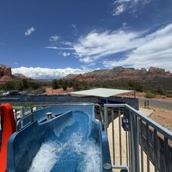 Sedona Community Pool - What a beautiful view of the red rocks