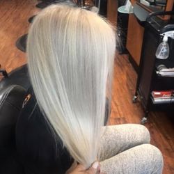 Salon Capelli - Bleach out and tone .