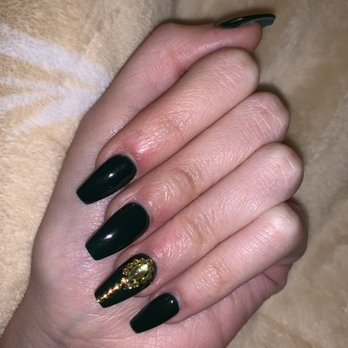 Ara Spa - acrylic full set with rhinestones - Nail Salons Near Me - Davis, California