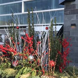 Pinecrest - Holiday decorations